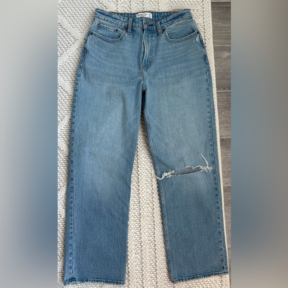 NWOT Abercrombie & Fitch Women’s Vintage Straight High Rise Size 28/6R